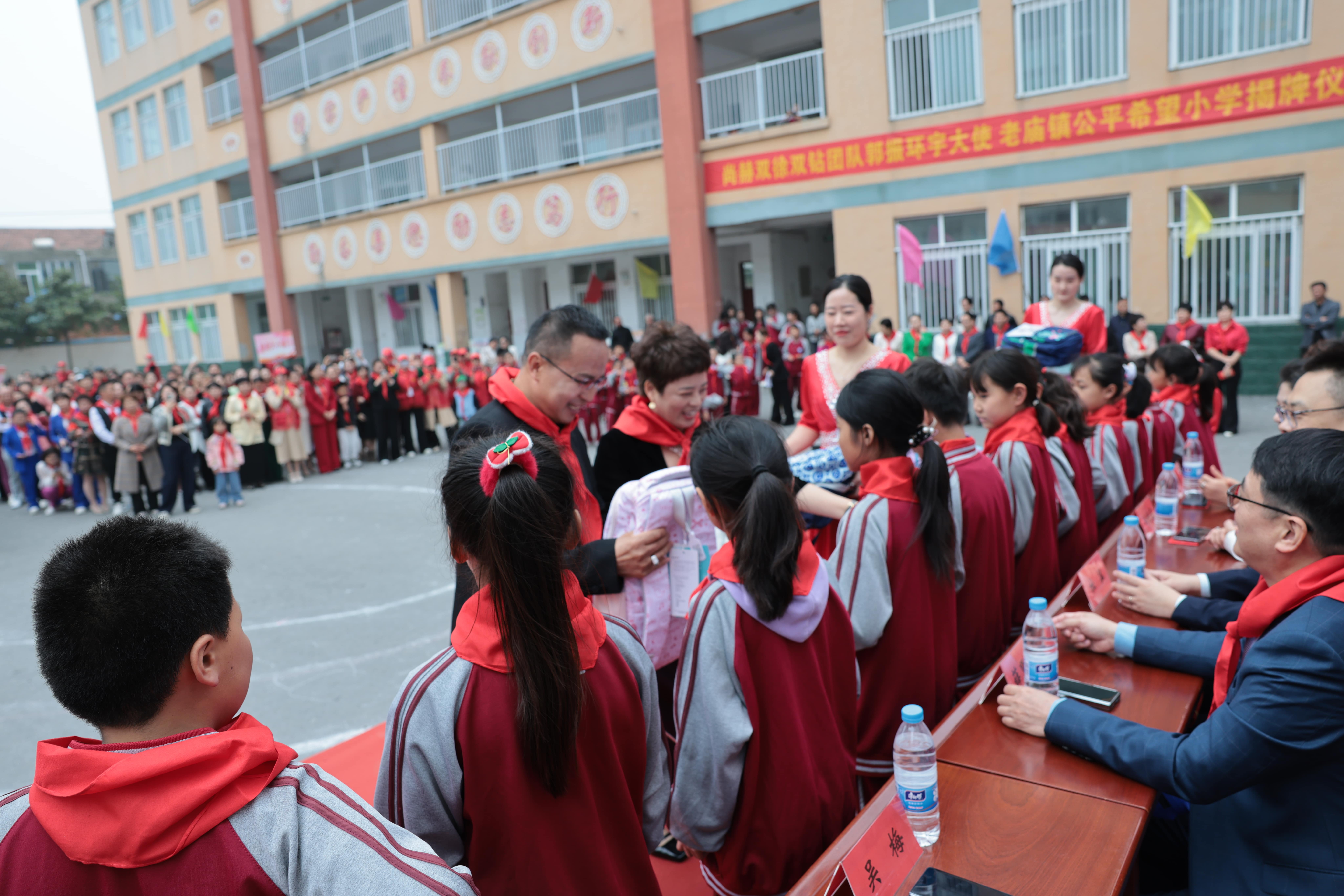 在爱意的“双向奔赴”中丨第249所开云官方版网站登录入口-开云(中国)
公益学校揭牌