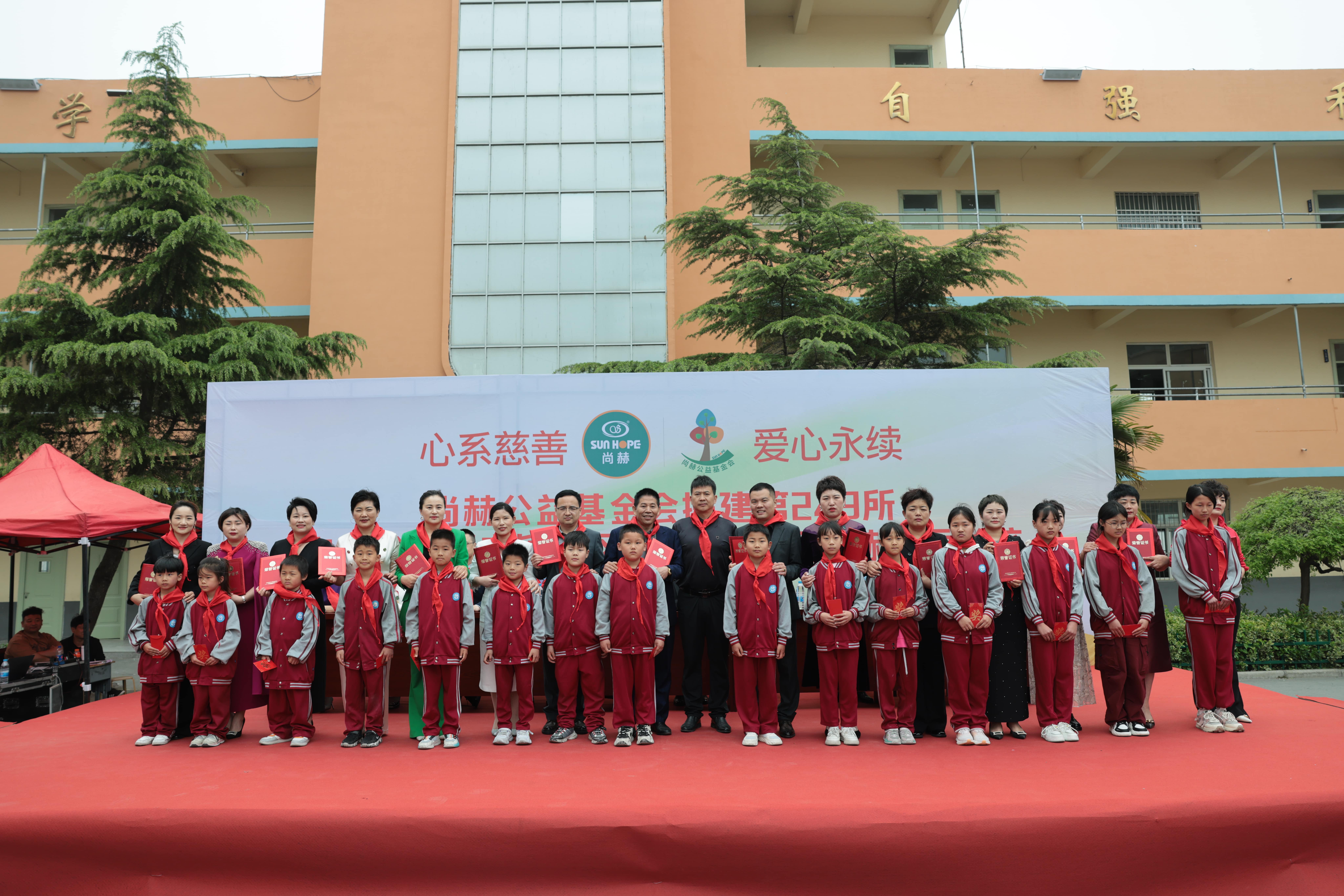 在爱意的“双向奔赴”中丨第249所开云官方版网站登录入口-开云(中国)
公益学校揭牌