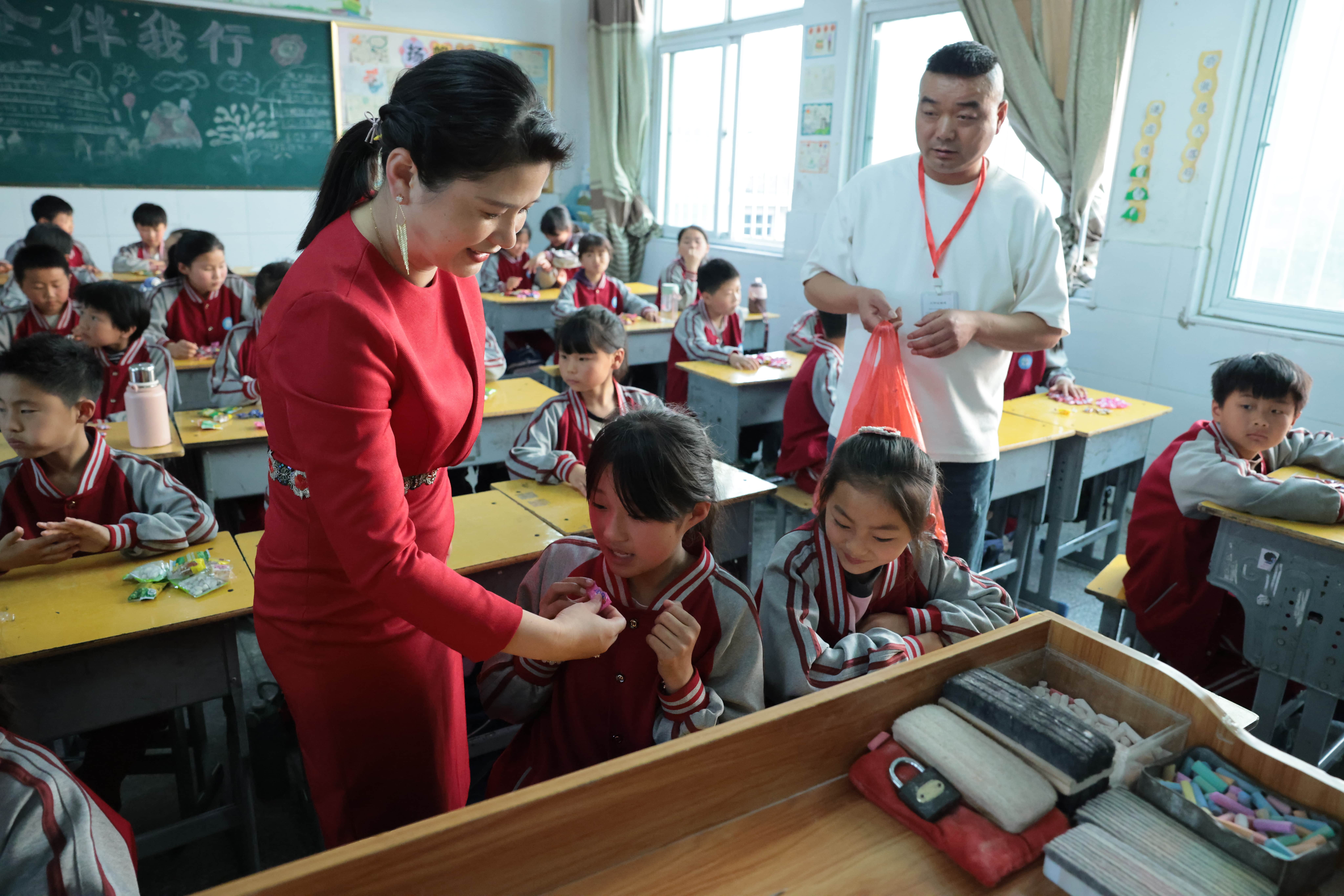 在爱意的“双向奔赴”中丨第249所开云官方版网站登录入口-开云(中国)
公益学校揭牌